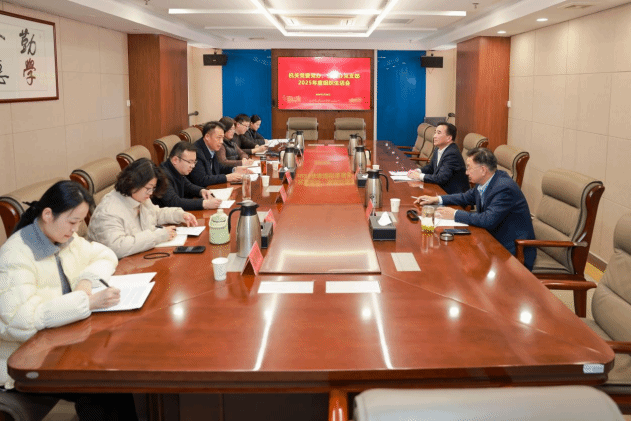 校领导以普通党员身份参加党办、巡察办党支部 2025年度组织生活会